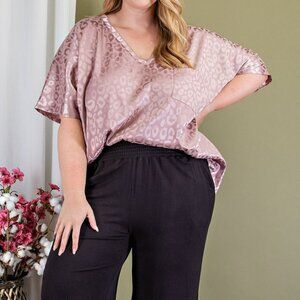 NEW ee:some Mauve Animal Print V Neck Flowy Blouse With Pocket Plus